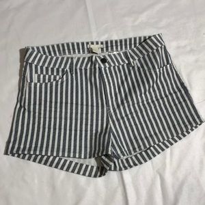 - H&M gray /White women’s  short  size 10